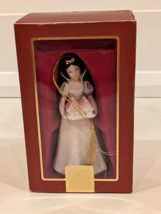 Lenox Walt Disney Collection Snow White Sweetest Treat Ornament