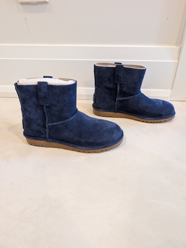 NIB UGG Australia Classic Unlined Mini Perf Blue Boots Size 7 - photo 5