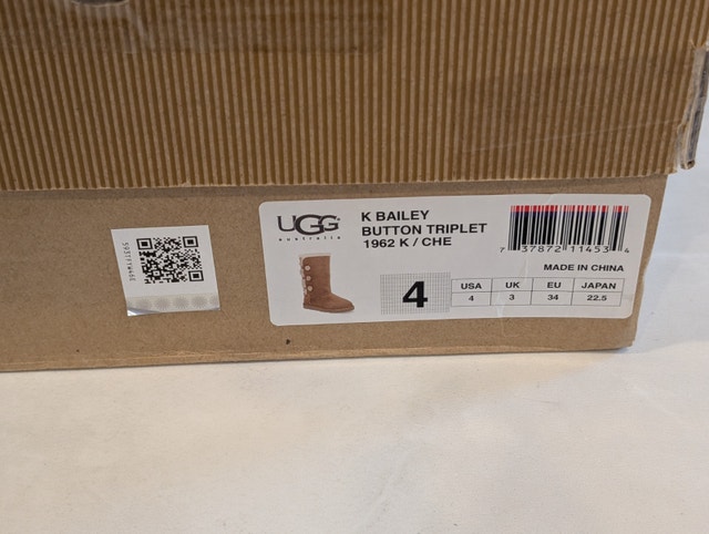 UGG Australia Bailey Button Triplet Boots Youth Size 4, Womens 6 - photo 2