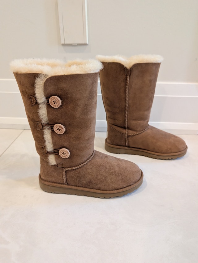 UGG Australia Bailey Button Triplet Boots Youth Size 4, Womens 6 - photo 3
