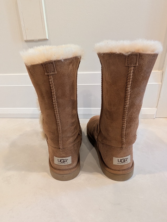 UGG Australia Bailey Button Triplet Boots Youth Size 4, Womens 6 - photo 5