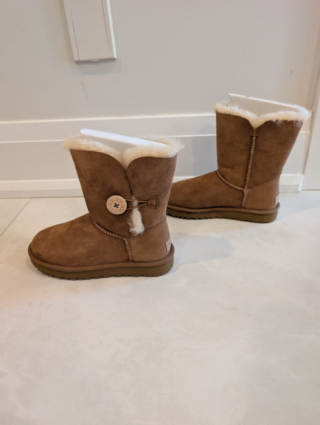 NIB UGG Australia Bailey Button II Chestnut Boots Size 6 - photo 5