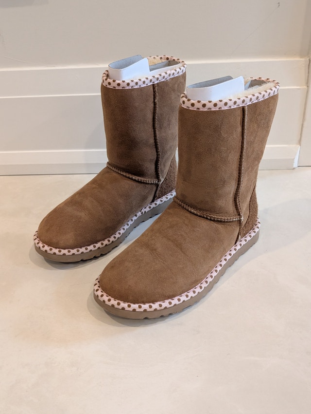 UGG Australia Classic Short 78 Collection Boots Chestnut Size 6