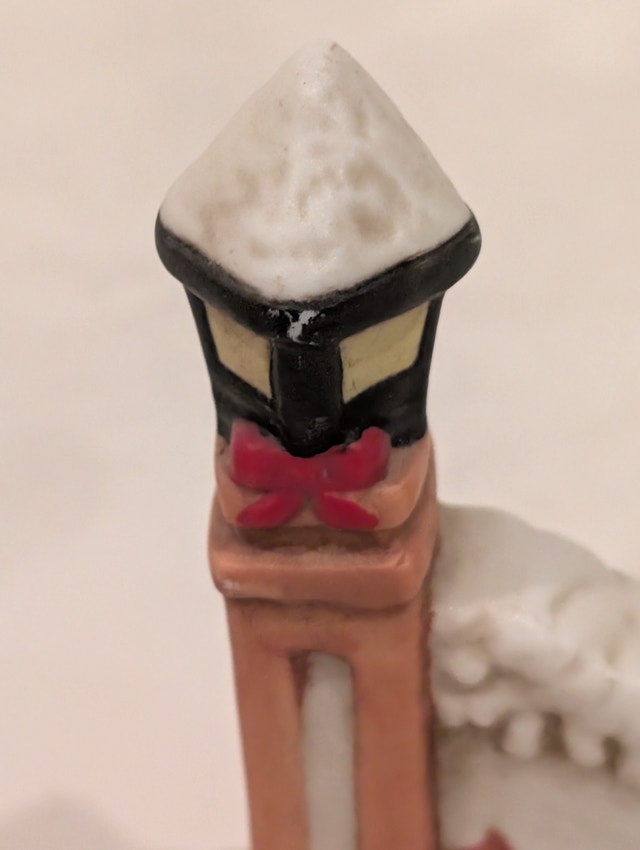 Christmas Collectable brick wall with snow, tree and light posts - photo 5