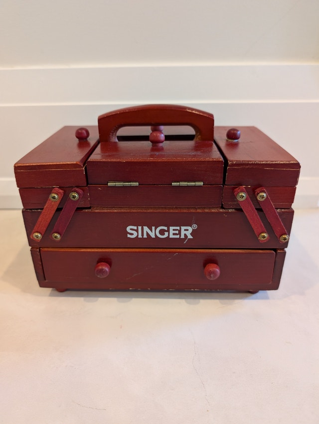 Vtg Singer Sewing Box Accordion Fold Out Wooden Caddy and Thread