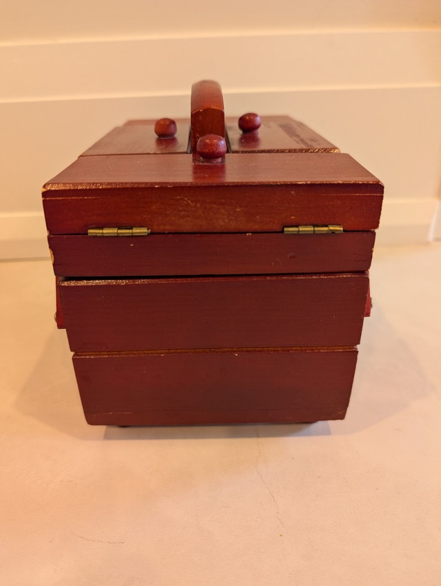 Vtg Singer Sewing Box Accordion Fold Out Wooden Caddy and Thread - photo 4