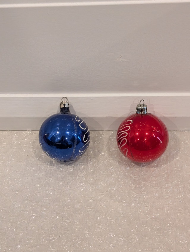 Vintage Red & Blue Indent Reflector Glass Polish Ornament - photo 3