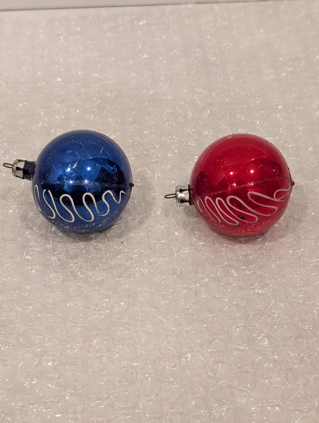 Vintage Red & Blue Indent Reflector Glass Polish Ornament - photo 4