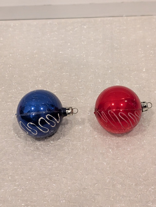 Vintage Red & Blue Indent Reflector Glass Polish Ornament - photo 5