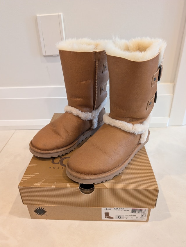 UGG Australia Skylah Sheepskin Boots Vintage Chestnut Size 6