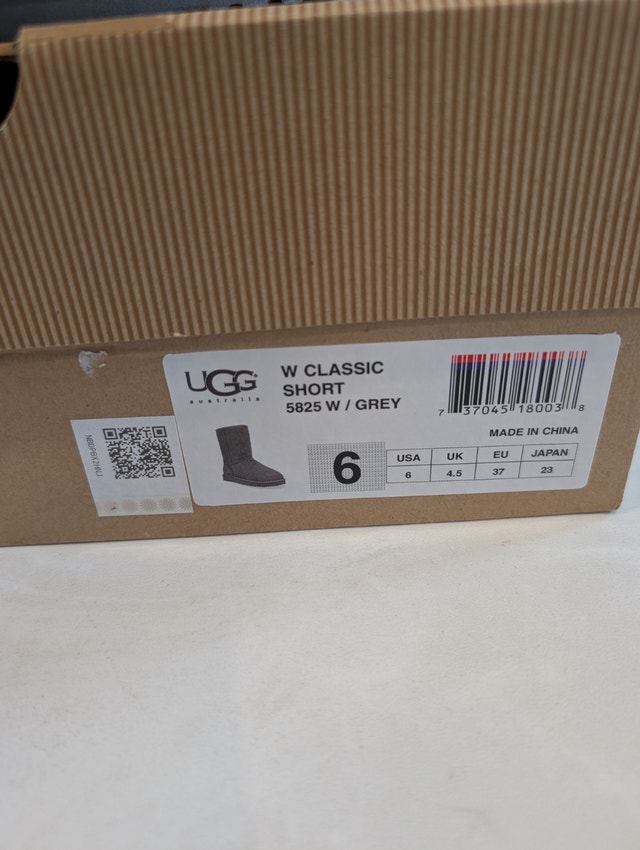 New UGG Australia Classic Short Sheepskin Boots Grey Size 6 - photo 2
