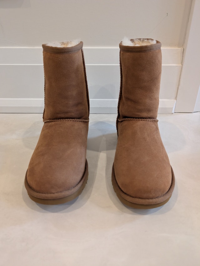 New UGG Australia Classic Short Boots - Chestnut - Size 6 - photo 2