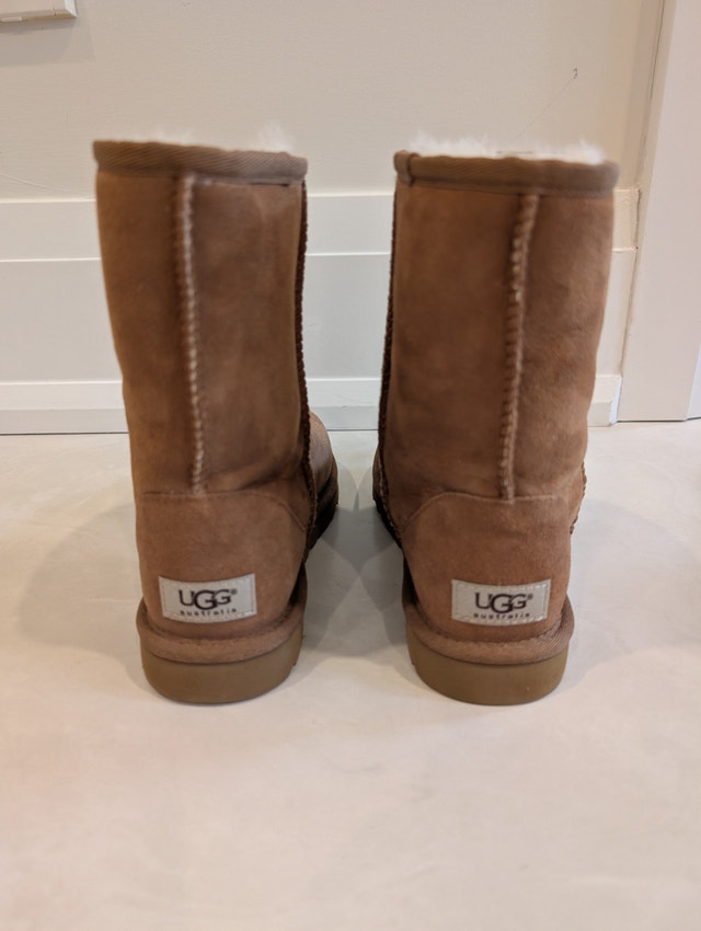 New UGG Australia Classic Short Boots - Chestnut - Size 6 - photo 4