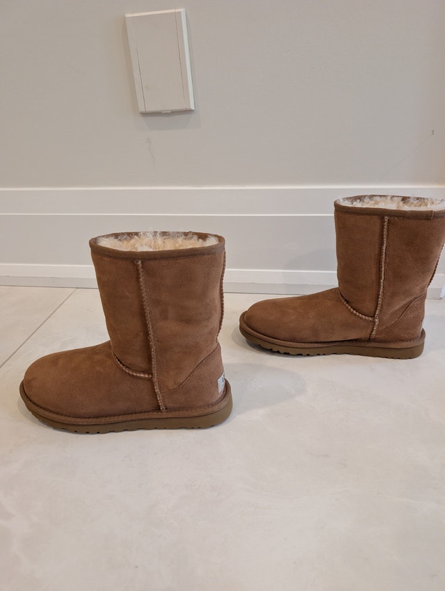 New UGG Australia Classic Short Boots - Chestnut - Size 6 - photo 5
