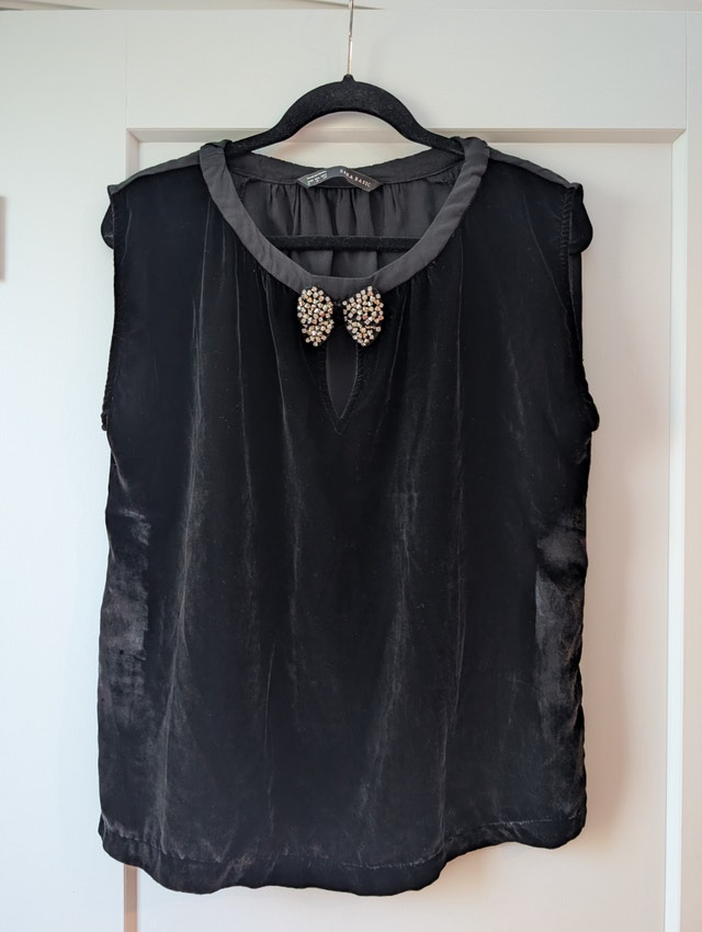 Zara Basic Medium Black Velvet Rhinestone Bow Sleeveless Top
