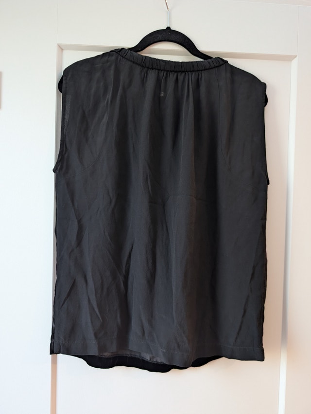 Zara Basic Medium Black Velvet Rhinestone Bow Sleeveless Top - photo 4