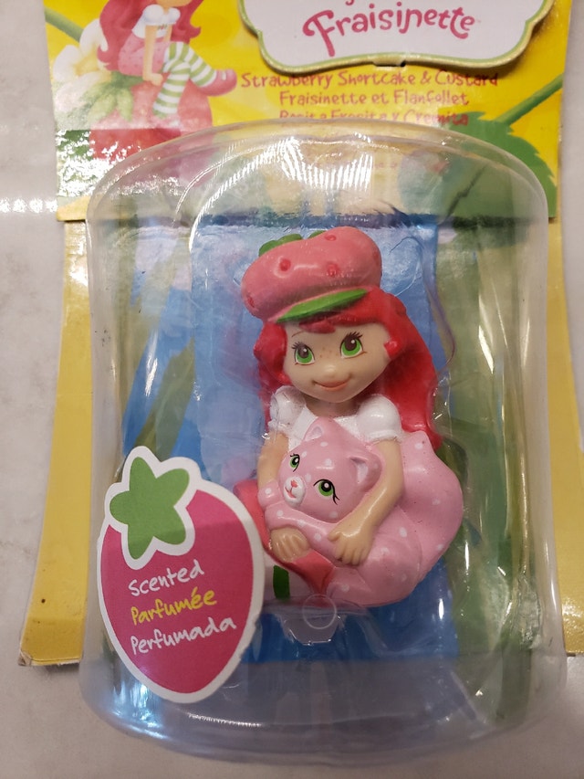 Brand new Strawberry Shortcake and Custard Scented Figurine 2009 - photo 2