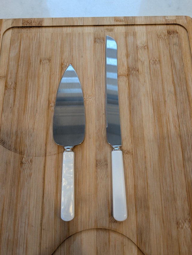 Elegant Pearl & Silver Wedding Cake Knife & Server Set