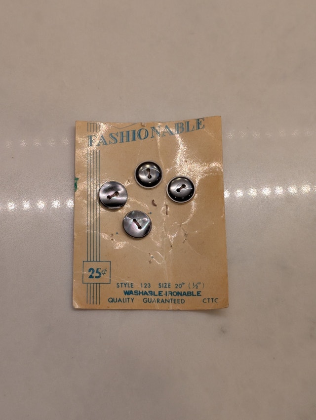 VTG Deadstock Pearlized Grey Fisheye Buttons | 4pc 1/2" Size 20