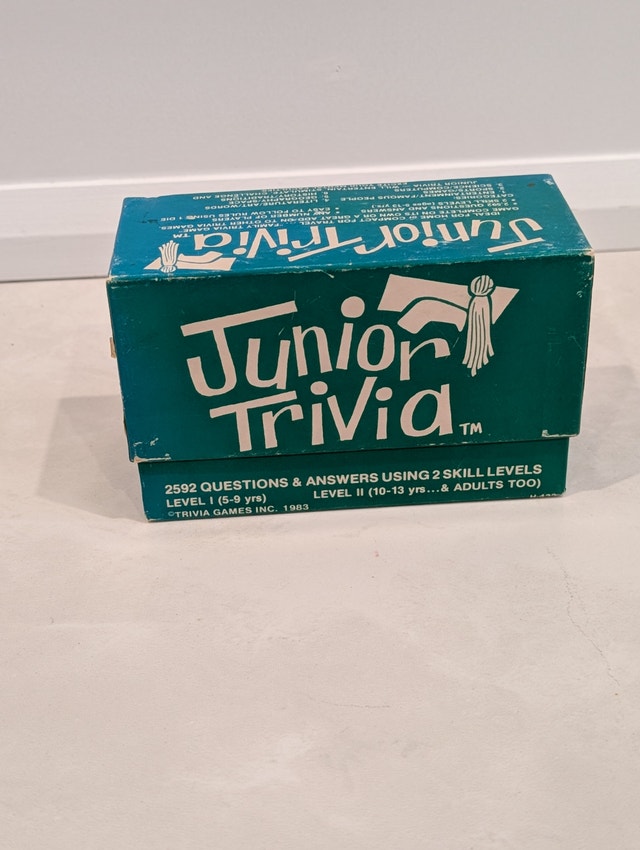Vintage 1983 Junior Trivia Card Game (2 Skill Levels!)