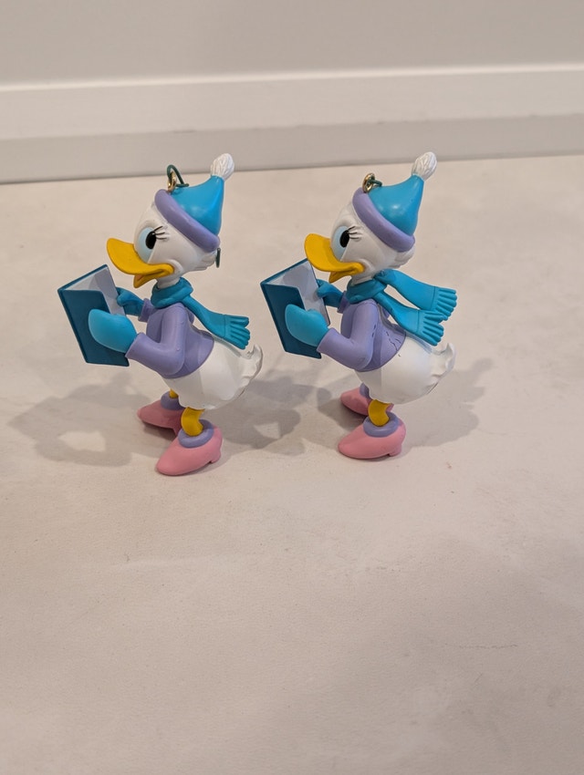 Vintage Daisy Duck Grolier Disney's President's Edition Ornament - photo 4
