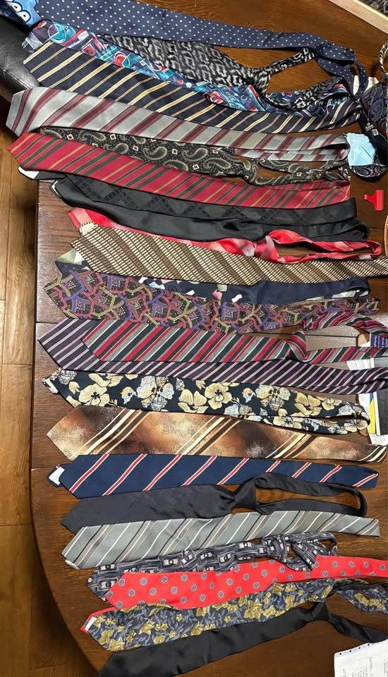 Large Lot of Men's Neckties - photo 2