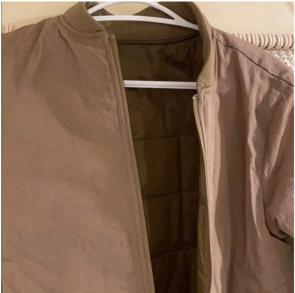Small Lululemon reversible bomber jacket image indicator(3)