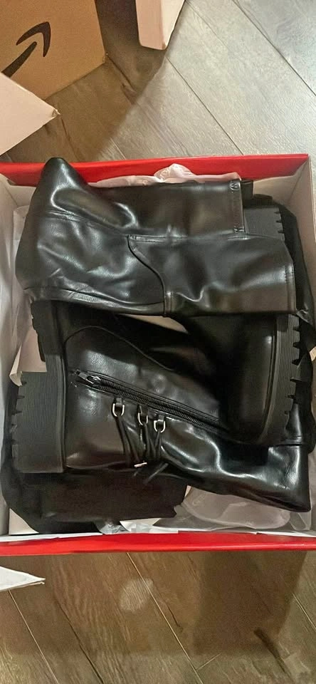 Guess boots