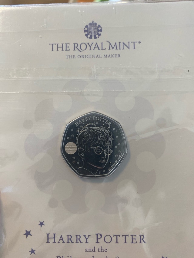 The Royal Mint Harry Potter and the Philosopher's Stone 50p Coin - photo 3