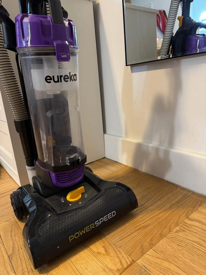 Eureka gently used Power vacuum - photo 2