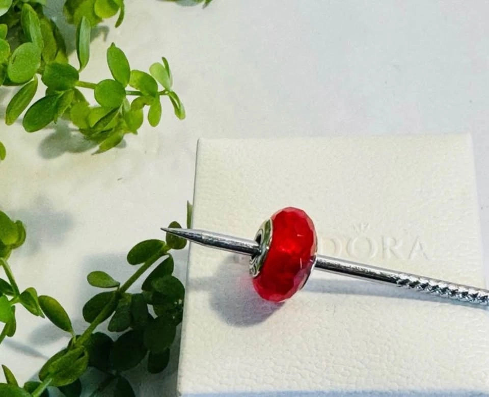 Pandora Red Faceted Murano Glass Charm - photo 2