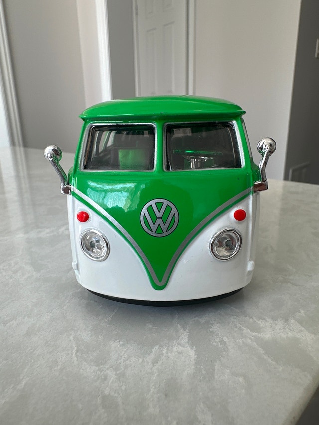 Maisto Custom Shop Volkswagen Van "Samba" 1:25 scale model - photo 4