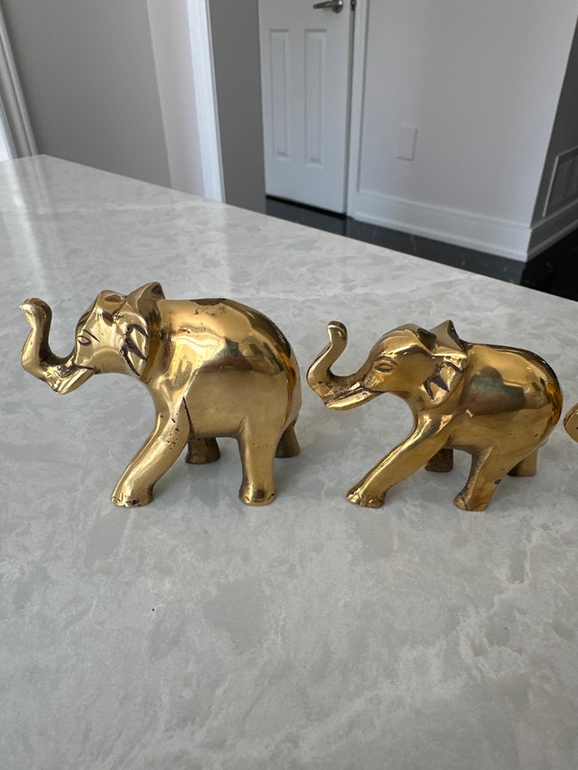 Solid brass vintage elephant figurines. Set of four. - photo 2
