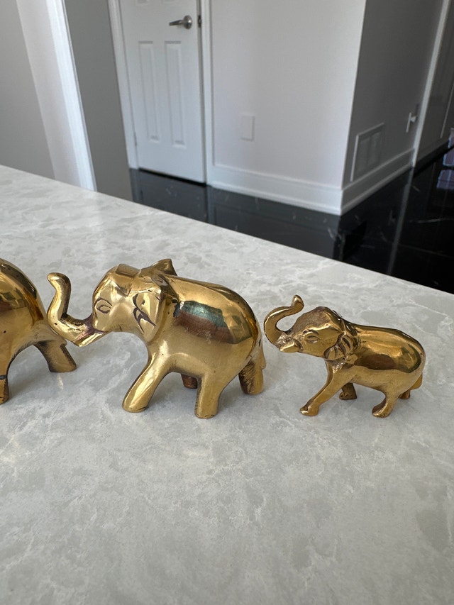 Solid brass vintage elephant figurines. Set of four. - photo 3