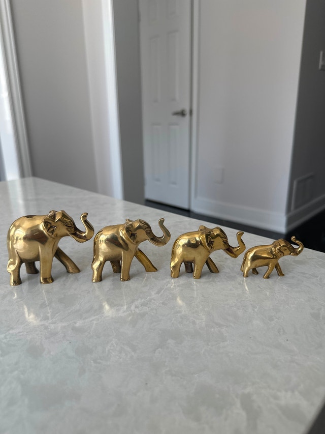 Solid brass vintage elephant figurines. Set of four. - photo 4