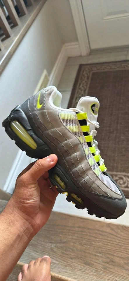 Nike Air Max 95 Neon SZ 8 M 9.5 W