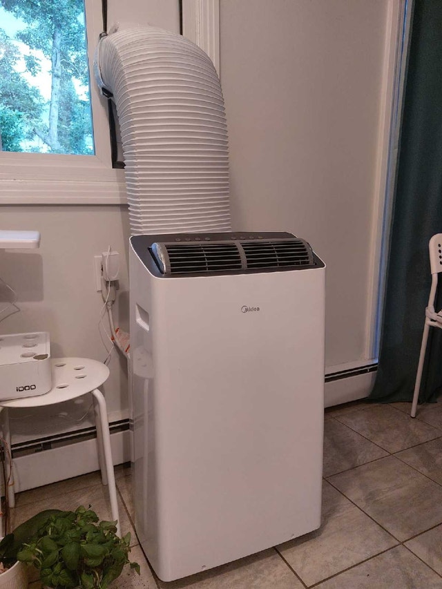 MIDEA portable air conditioner (like new)