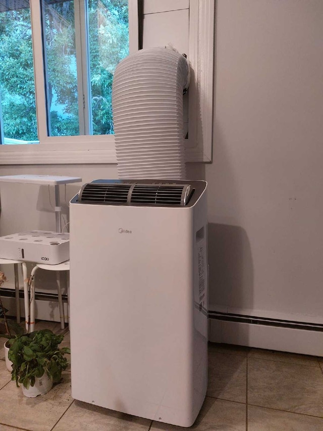 MIDEA portable air conditioner (like new) - photo 2