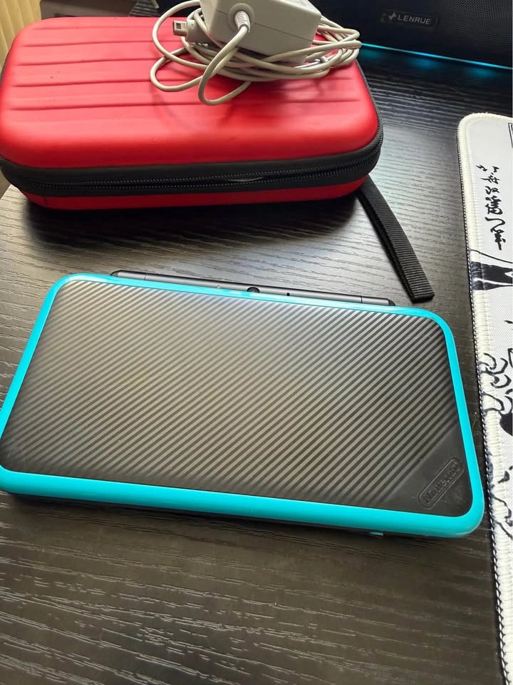 New Nintendo 2DS XL Bundle: Games, Case & Charger - photo 3