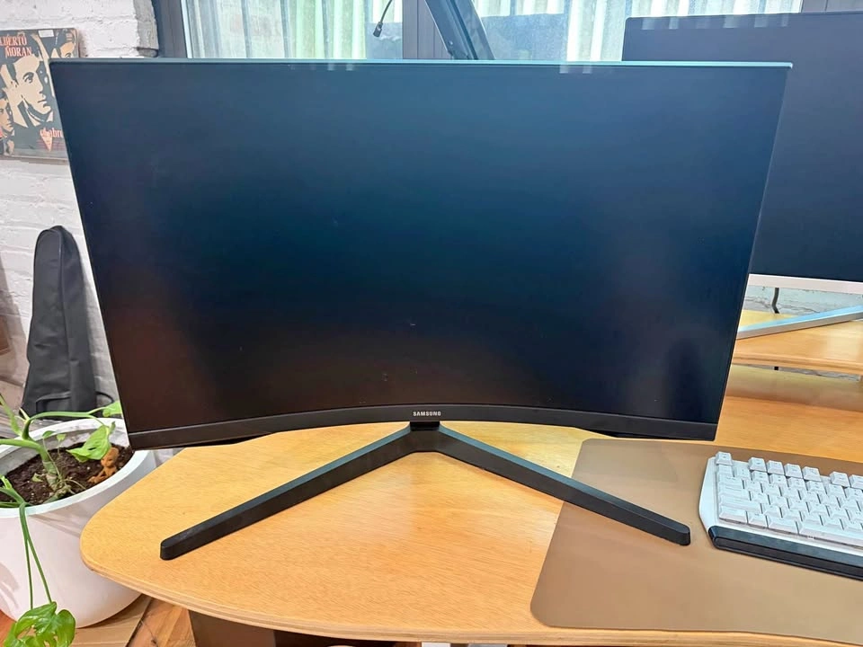 2 Samsung Odyssey G5 27" Curved Monitors (QHD, 144Hz)