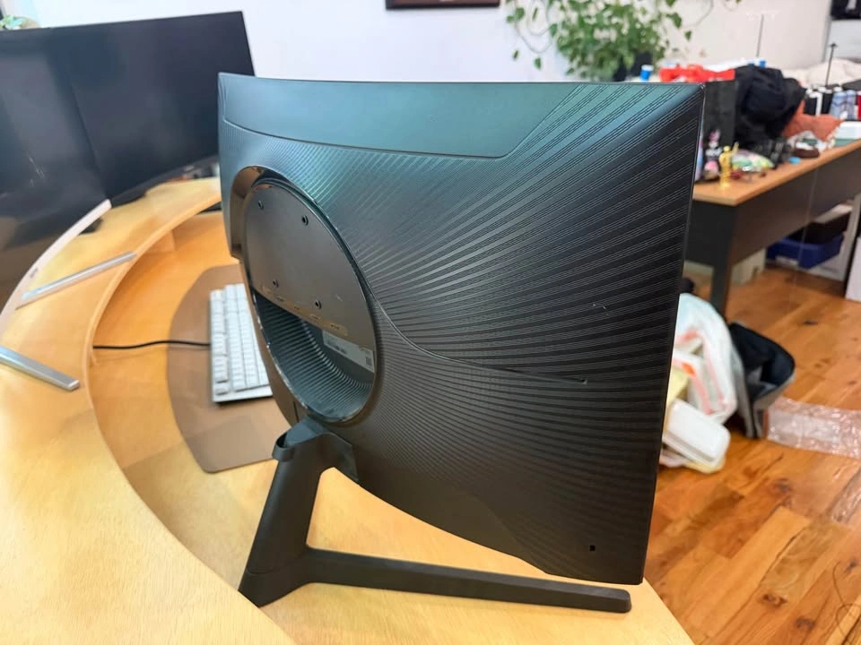 2 Samsung Odyssey G5 27" Curved Monitors (QHD, 144Hz) - photo 2