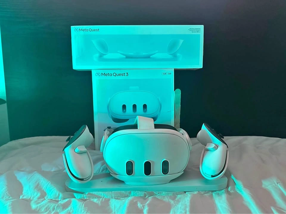 Meta Quest 128GB VR Headset with Controllers and Dock