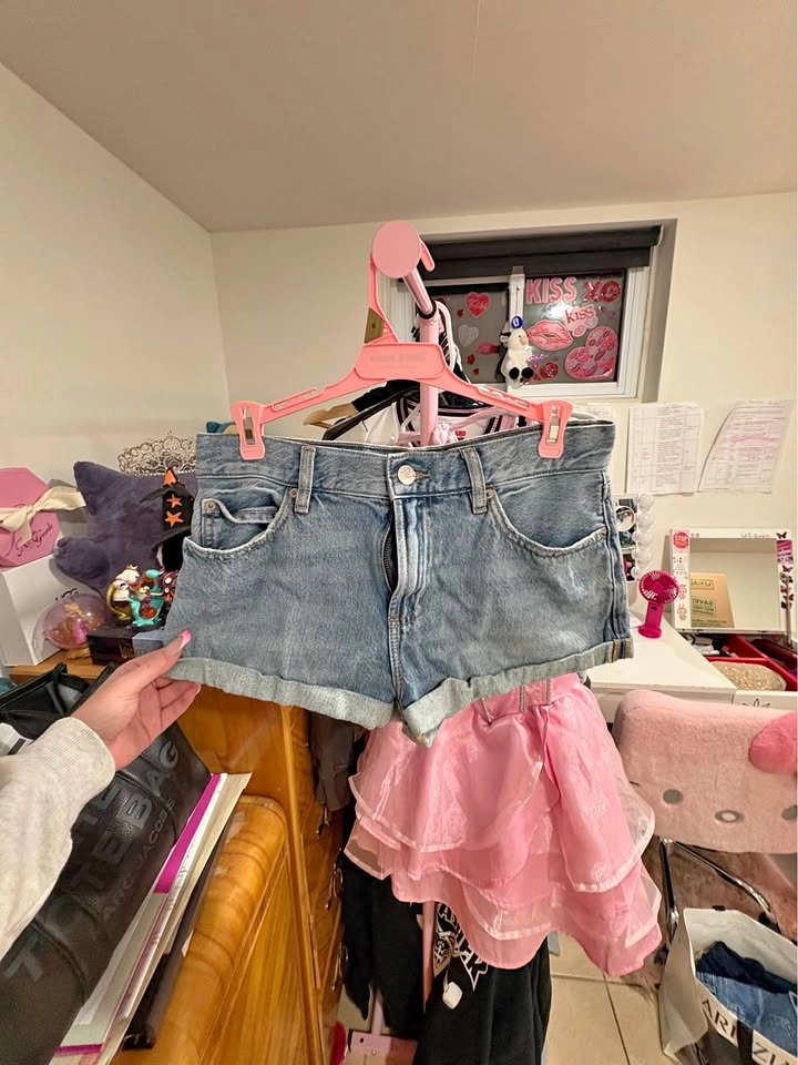 Garage low waisted shorts