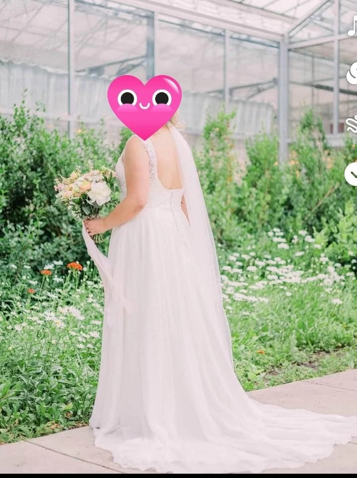 Wedding gown size 20