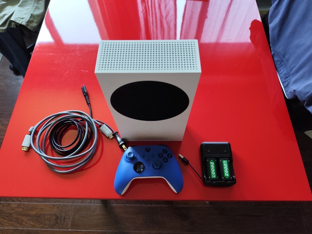 (Delivery) Xbox Series S w/games