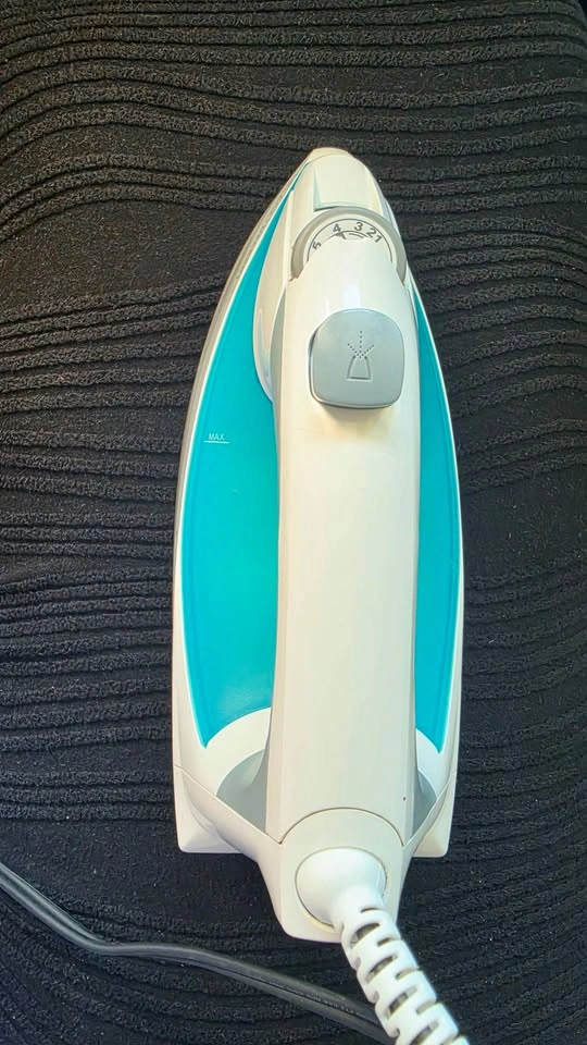 Black+Decker Steam Iron - photo 2