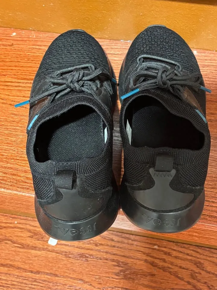 Vessi everyday sneaker women size 8 image indicator(3)