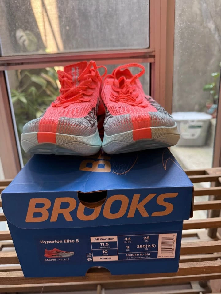Like-New Brooks Hyperion Elite 5 Running Shoes - photo 2