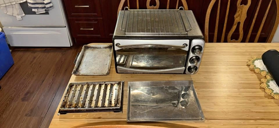 Old Toaster Oven - Delonghi