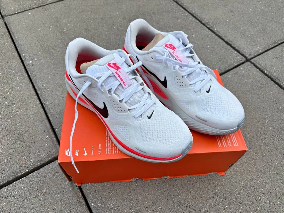 BNIB Nike Structure 26